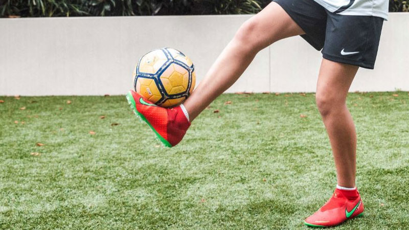 learn to juggle a soccer ball for beginners