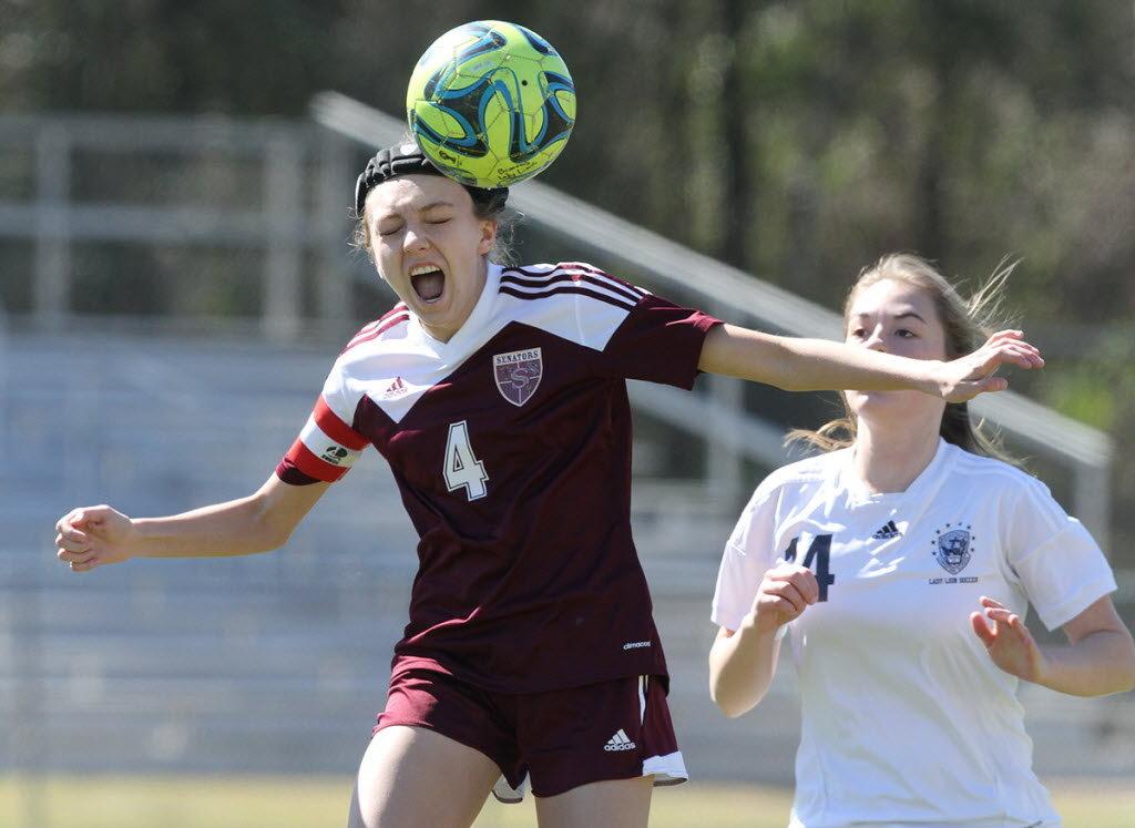 should soccer players wear helmets